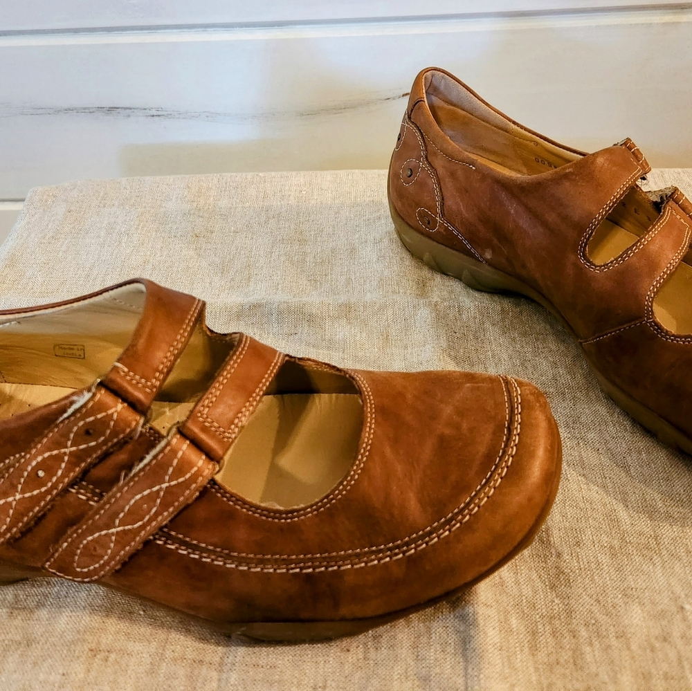 Durea brown leatherMary Janes - Picture 3 of 3